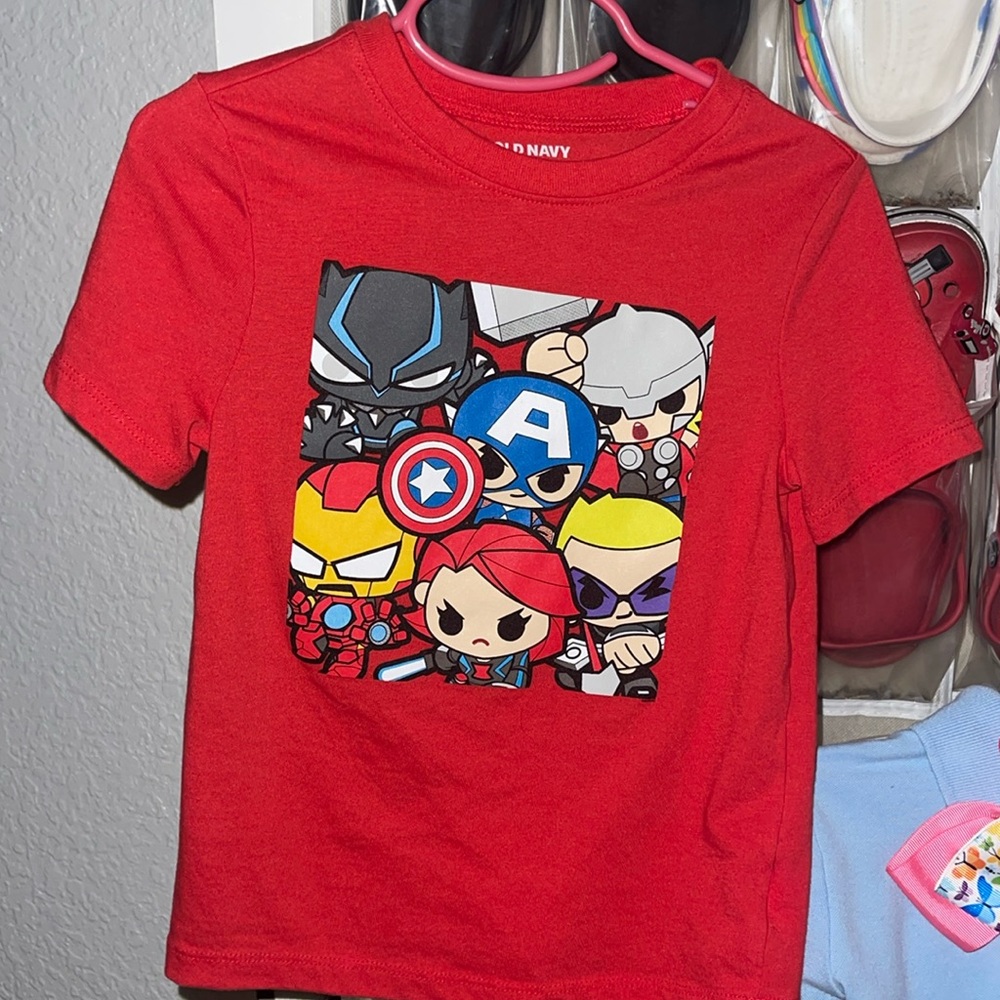 Old Navy toddler Marvel graphic T-shirt